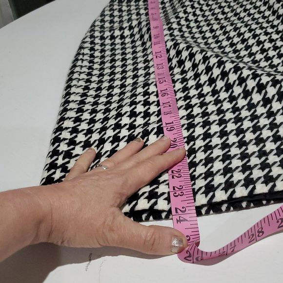 Newport News Black and White Houndstooth Skirt Set - Picture 5 of 9